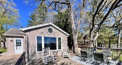 Peaceful 3-bedroom lake house on quiet cul-de-sac