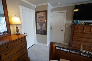Interior - Great Location-2 minutes -dining, parks, train, fairground. WORLD CUP 2026 train (Puyallup)