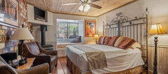 Adobe Village Inn - Tumbleweed Suite