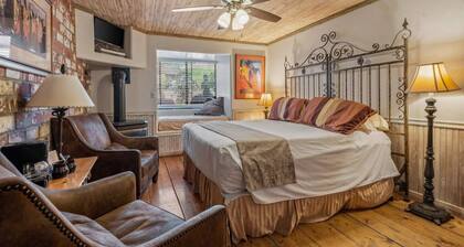 Adobe Village Inn - Tumbleweed Suite