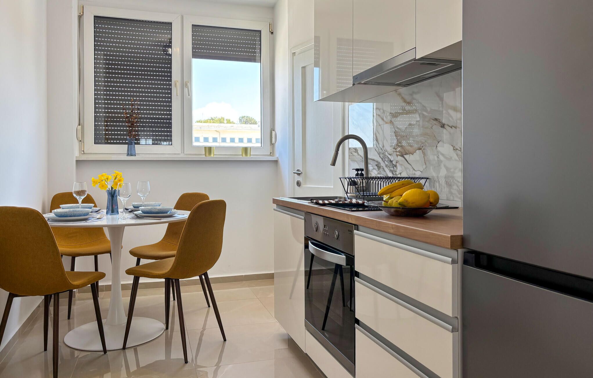Fridge, oven, stovetop, dishwasher