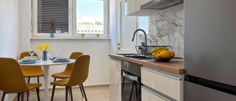 Fridge, oven, stovetop, dishwasher