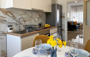 Fridge, oven, stovetop, dishwasher - Beautiful apartment in Umag with WiFi (Umag)