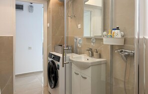 Shower, hair dryer - Beautiful apartment in Umag with WiFi (Umag)