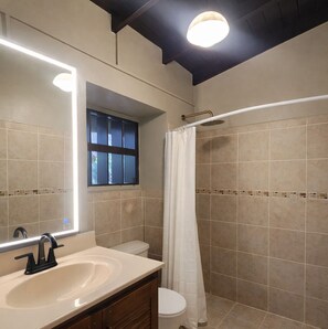 Shower, hair dryer, towels, soap - 5-minutes to the beach! 2-bedroom villa perfect for remote island getaways (Grenadines)