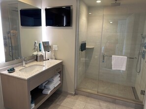 Serviettes fournies, savon, papier toilette