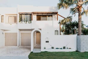 Exterior - Beach side Villa, with a heated pool! (Marcoola)