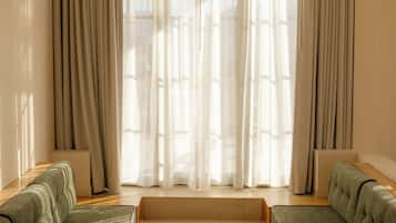 Deluxe Suite, Courtyard View | Living area | 40-inch Smart TV with digital channels