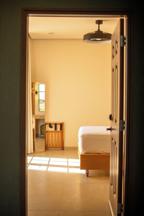 Studio Deluks, pemandangan kebun | Seprai premium, setrika/meja setrika, Wi-Fi gratis, dan seprai linen