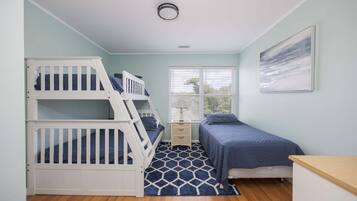 2 bedrooms, WiFi (free), bed sheets