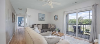 1501 - Carolina Breeze, Top-Floor 2BR Monteray Pines: Screened Balcony