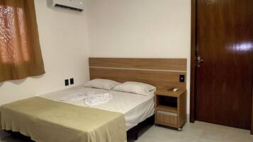 Standard Double Room | Desk, laptop workspace, free WiFi