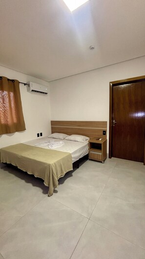 Standard Double Room | Desk, laptop workspace, free WiFi