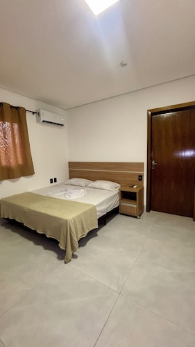 HOTEL CELEIRO