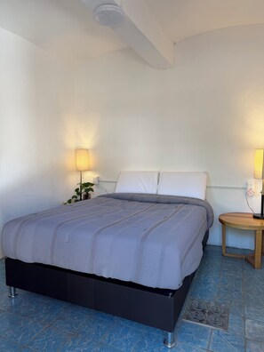 Tabla de planchar con plancha, Internet, ropa de cama