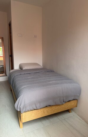 Tabla de planchar con plancha, Internet, ropa de cama