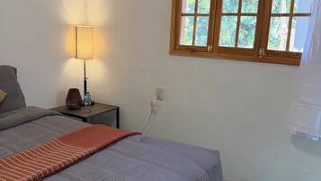 6 bedrooms, iron/ironing board, internet, bed sheets