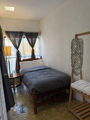 Tabla de planchar con plancha, Internet, ropa de cama