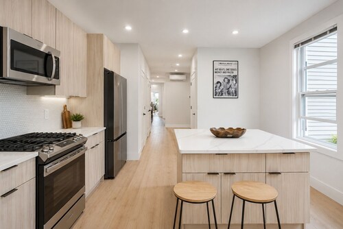 15 min to NYC, Spacious & Private 3BR Home Sleeps 12