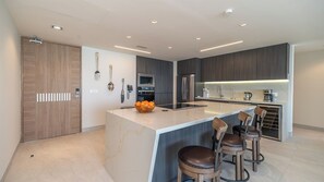 Fridge, microwave, oven, stovetop - One 1001: Luxury Beachfront Escape with Stunning Ocean Views (Puerto Peñasco)