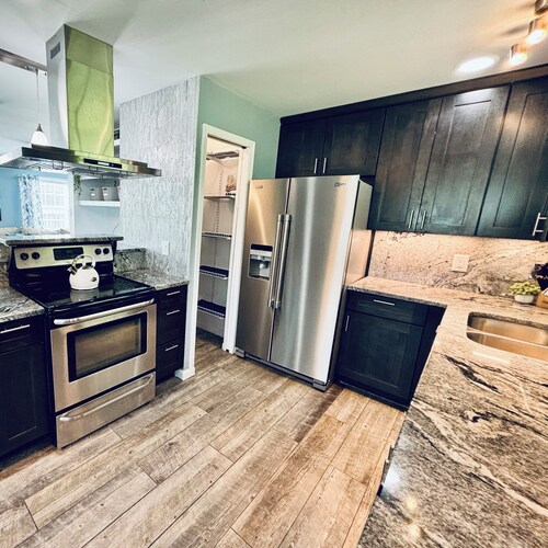Allen Family Farm - HotTub, WiFi, Pet Friendly, Fresh Sourdough