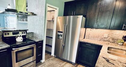 Allen Family Farm - HotTub, WiFi, Pet Friendly, Fresh Sourdough