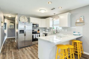 Fridge, microwave, oven, stovetop - Anchors a-Wave - Beautiful Modern Coastal Retreat! (Surfside Beach)