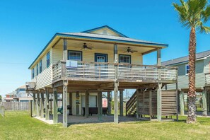 Exterior - Anchors a-Wave - Beautiful Modern Coastal Retreat! (Surfside Beach)