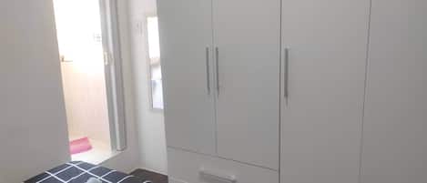 1 habitación, wifi y ropa de cama
