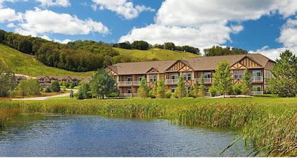 Resort with 1 bedroom, AC & fireplace in phenomenal Boyne Falls