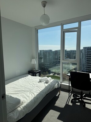 Room - Luxury 2BR | Free Parking | No Hidden Fees | 10mins to YVR Airport (Richmond)