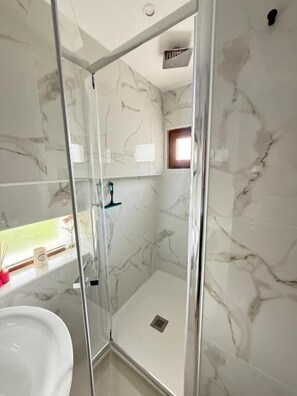 Room, 1 Bedroom | Bathroom