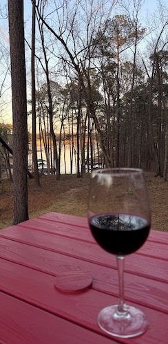 Waterfront 3-bedroom house in Soap Creek in Lincolnton, Ga on Clarks Hill lake.