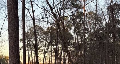 Waterfront 3-bedroom house in Soap Creek in Lincolnton, Ga on Clarks Hill lake.