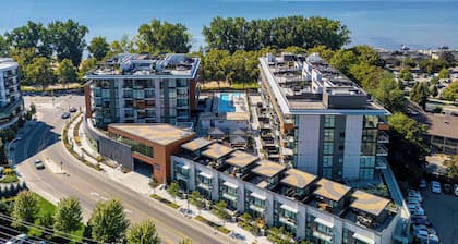 Lakefront Penthouse w/ Pool & Free EV Charging