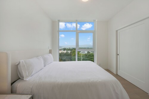 Lakefront Penthouse w/ Pool & Free EV Charging