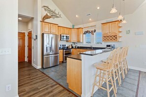 Coffee/tea maker, fridge, microwave, oven - 6 Bdrm, Ocean and Sound Views, Game Room, Theater, DOGS OK, Elevator, Pool, Kiddie Pool, Hot Tub (Hatteras)