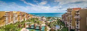 Outdoor pool, a heated pool - CHRISTMAS WEEK / Cancun 3BR Oceanfront Resort (Cancún)