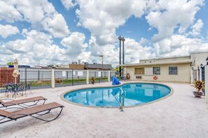 Pool - OYO Hotel Alexandria LA - Hwy 165 (Alexandria)