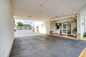 Property grounds - OYO Hotel Alexandria LA - Hwy 165 (Alexandria)