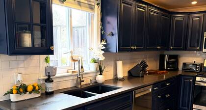 Gorgeous 3-bedroom house with a Pool in charming Portland