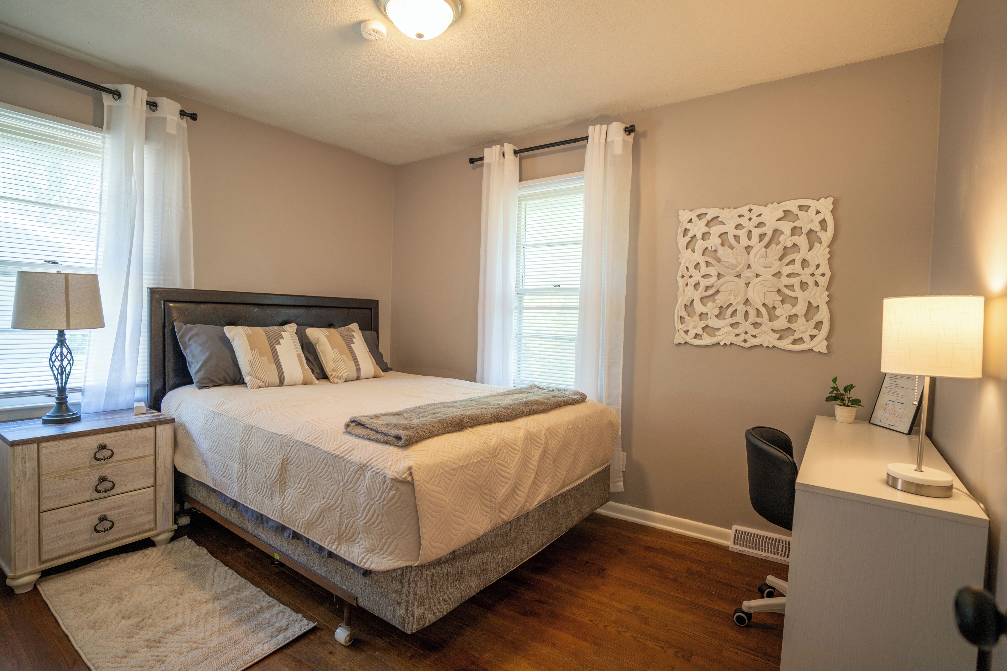 2 bedrooms, iron/ironing board, WiFi, bed sheets