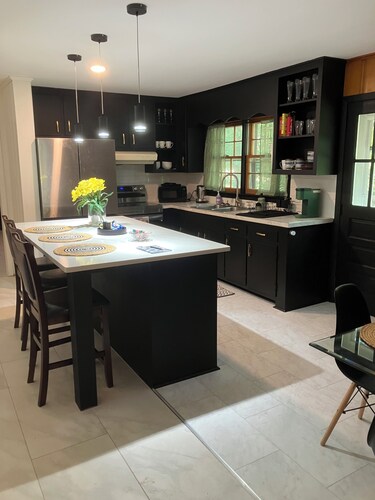 Raleigh Urban Cabin in the Woods, Pet Friendly, Covered Carport