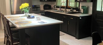 Raleigh Urban Cabin in the Woods, Pet Friendly, Covered Carport