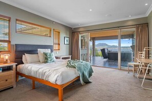 Iron/ironing board, travel cot, WiFi, bed sheets - Tauhara Sunrise - Taupo (Taupo)