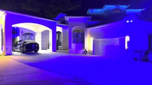 Exterior - This beautiful Luxury Mini Mansion,  4 bedroom 4 bath estate in Atlanta GA. (Atlanta)