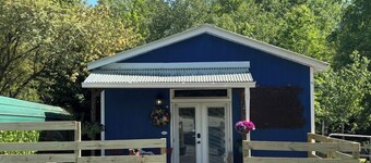Peaceful, pet-friendly studio in enchanting Travelers Rest