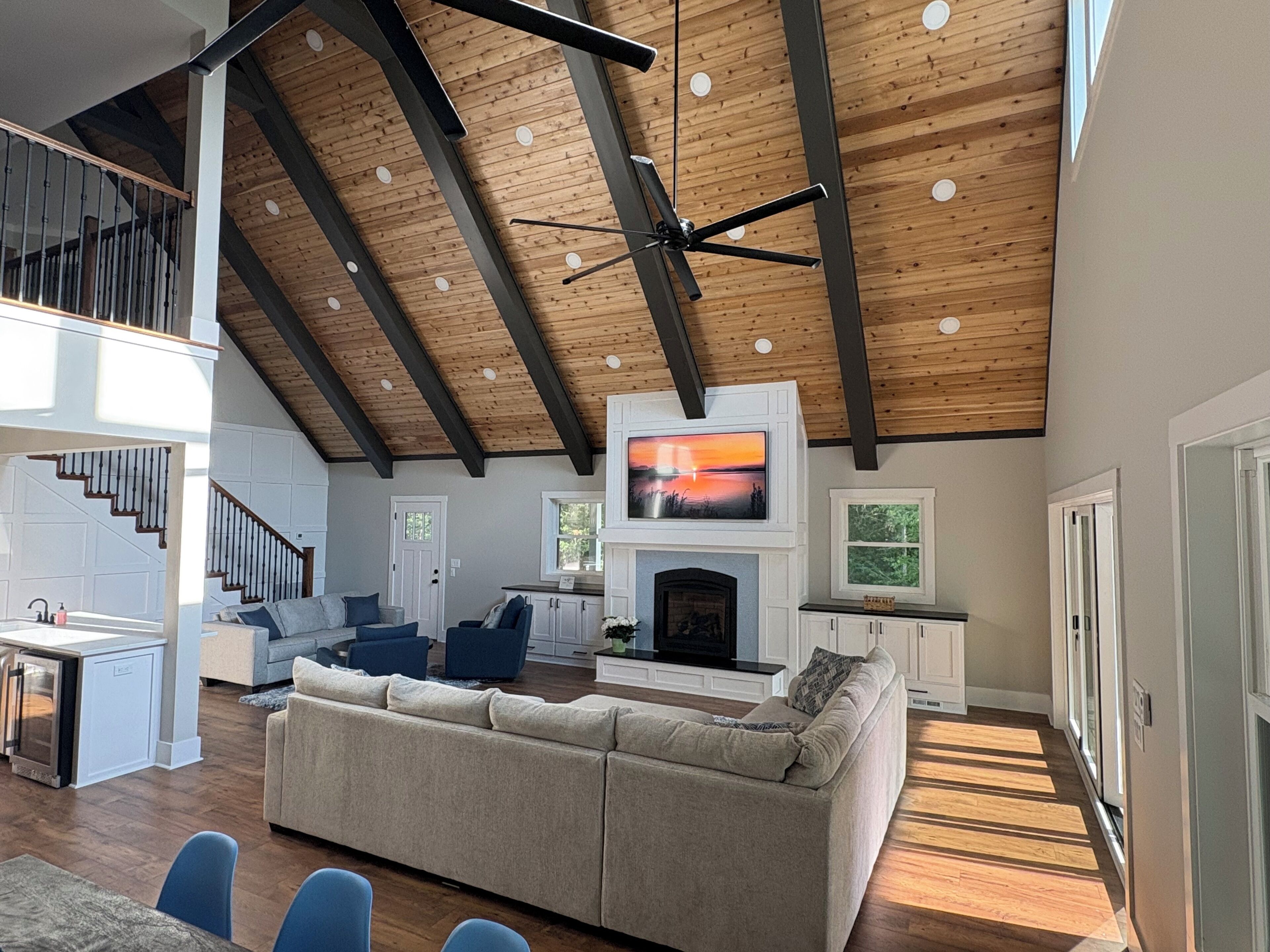 Smart TV, fireplace, table tennis