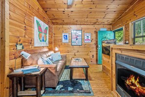 Smart TV - Rock & Roll Cabin, Mins to Dollywood, Sleeps 6 (Pigeon Forge)