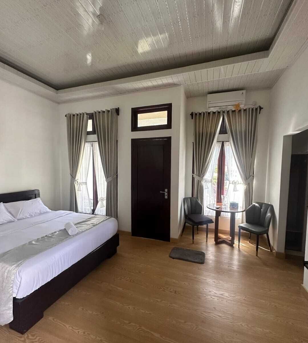 Deluxe Double Room | Laptop workspace, free WiFi
